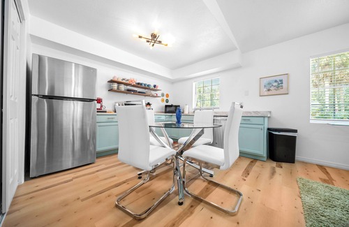 Crystal River House | Retro 3-bedroom house with AC near Manatee Tours, Scalloping and More!