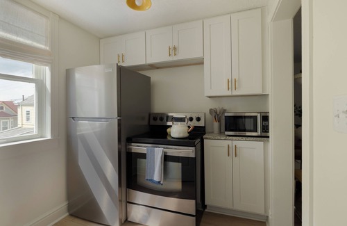 Clifton Condo | Retro 3BD 1Bath ideal loc