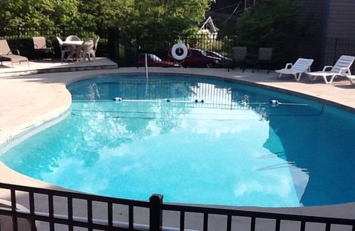 Chalet Village Condo | Retro and Relaxed Studio Condo for 2 - Park Views, Pools & Wifi