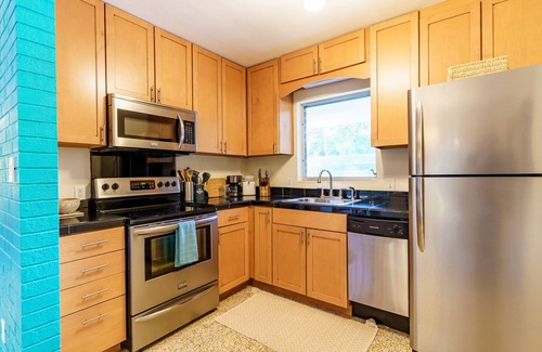Indian Beach Sapphire Shores House | Retro-Chic 2BR Bungalow in Sarasota Historic Neighborhood, Firepit, near Bay