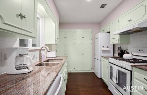 Old West Austin House | Retro Chic - Old Austin Charm W/Updated Features!