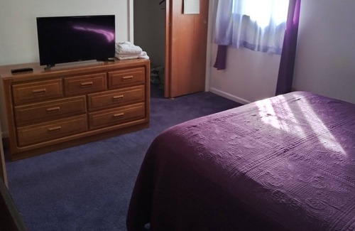 Parkdale House | Retro Decor 2 BR Ranch with sofa sleeper