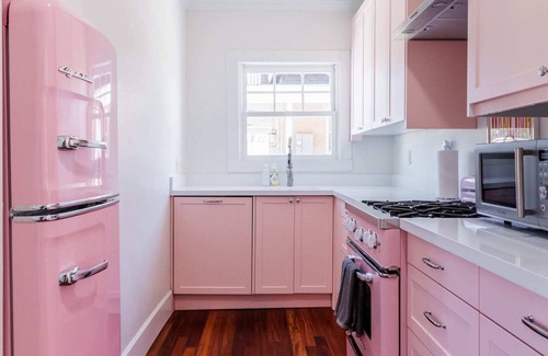 West Second Street Historic District House | Retro Getaway, BBQ, Outdoor fire pit, Hammocks