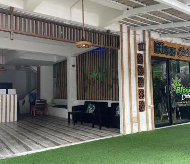 Jomtien House | Retro guesthouse