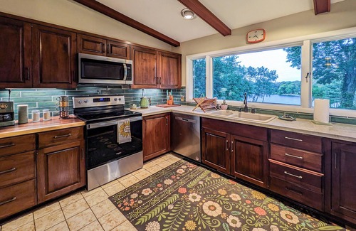 Fremont House | Retro lakeview stay with hot tub, game room, and nearby golf and skiing.