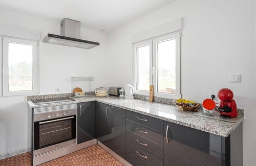 Esposende Apartment | Retro-modern retreat in Esposende