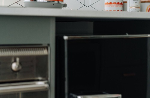Terrigal Apartment | Retro Retreat - by Coast Hosting