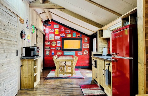 Ashland RV Rental | Retro - Safari Tent | 2 Bed, 1 Bath