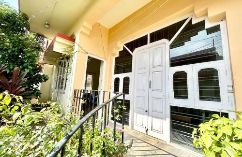 Sector II House | Retro Style 2BHK near Salt Lake Sector 5 Metro Station