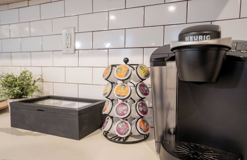 Jersey City Apartment | RetroRevive - 25 Mins NYC/Summer Promo/Renovated