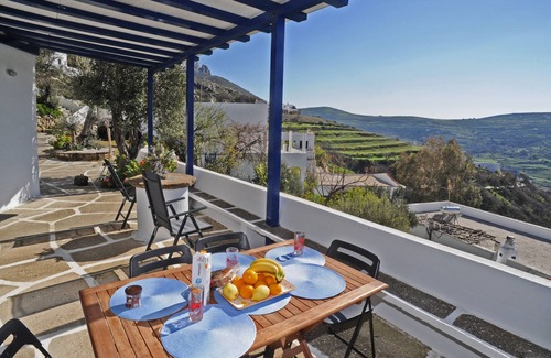 Skalados House | Revisited agricultural housing in the center of the island of Tinos