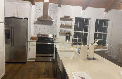 Jasper House | Revive at beautiful Smith Lake! This property offers something for everyone!