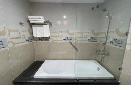 An Nhon Hotel | Rex Hotel Binh Dinh - by BAY LUXURY