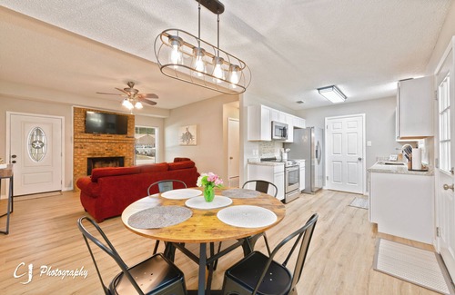 Abilene House | Rex Ranch is a comfortable conveniently located 3 bedroom 2 bath home.