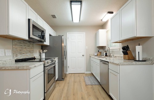 Abilene House | Rex Ranch is a comfortable conveniently located 3 bedroom 2 bath home.