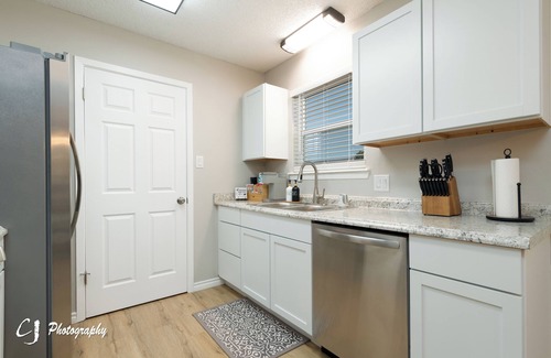 Abilene House | Rex Ranch is a comfortable conveniently located 3 bedroom 2 bath home.