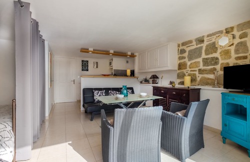 Mandelieu-La-Napoule Apartment | Rez-de-villa dans un beau domaine avec piscine