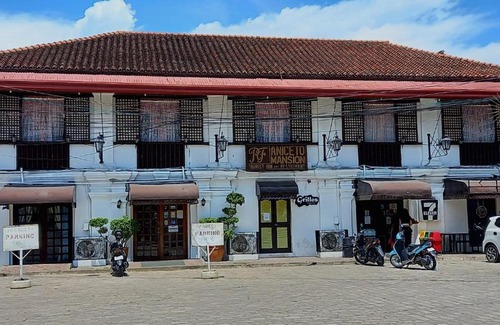 Vigan Bed & Breakfast | RF ANICETO MANSION