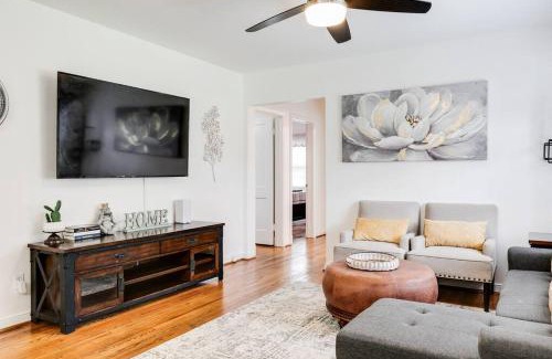 Richmond House | RF Central location w fenced backyard FIRE-PIT