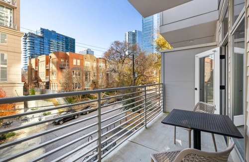 Midtown Apartment | Rhapsodic Midtown Residence Gates Of Piedmont Park