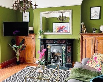 New Quay House | Rhianfa 4 bedroom house minutes walk from the beach