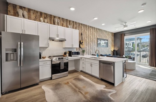 East Nashville Condo | Rhinestone Cowboy in East Nashville, 5 minutes to Downtown/Broadway!