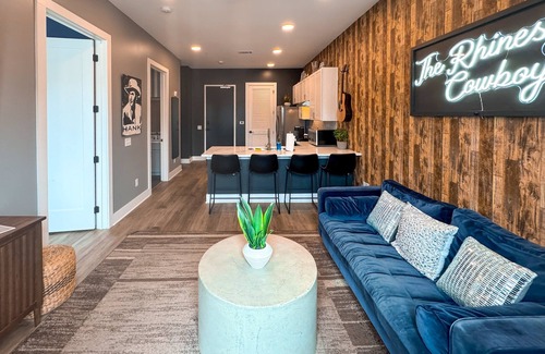 East Nashville Condo | Rhinestone Cowboy in East Nashville, 5 minutes to Downtown/Broadway!