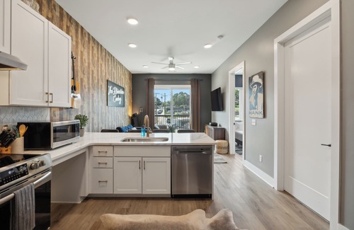 East Nashville Condo | Rhinestone Cowboy in East Nashville, 5 minutes to Downtown/Broadway!