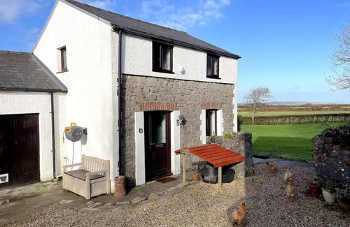 Crynant House | Rhossili's Retreat - AONB - Gower Rural Sleeps up to 6