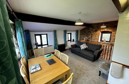 Crynant House | Rhossili's Retreat - AONB - Gower Rural Sleeps up to 6