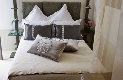 Mellah House | Riad 6 rooms, contemporary decor, with staff available.