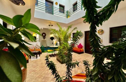 Bab Taghzout House | Riad Iklil