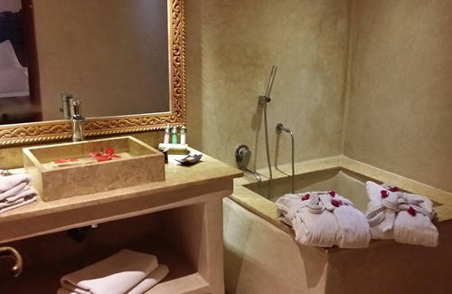 Mellah House | Riad Marrakech Pool * * * BnB WiFi * * Medina Centre Spa/Dining/Excur