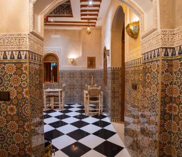 Oulad Khallouf House | Riad Qasr El Medina