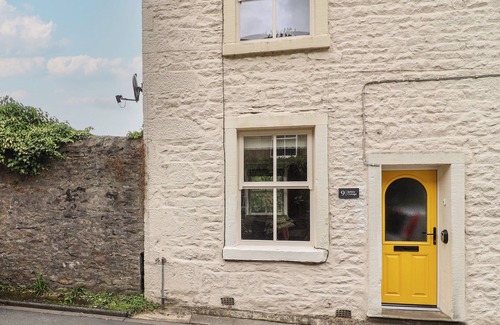 Giggleswick Cottage | RIBBLE COTTAGE, pet friendly, character holiday cottage in Settle