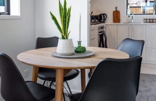 Upper Riccarton House | Riccarton 2 Bed 1 Bath w Garage