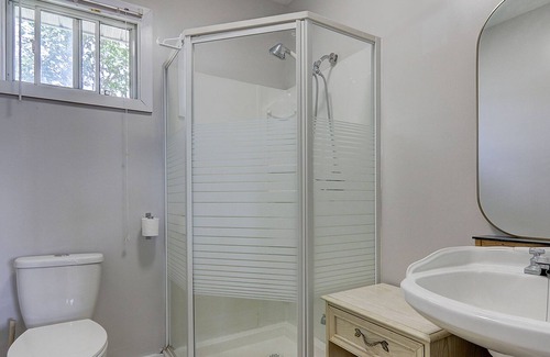 Roseneath Cottage | Rice lake 4 bedrooms waterfornt cottage