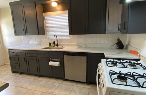 South Central Houston House | Rice Village Retreat