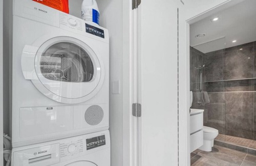 Richmond City Centre Apartment | Richmond Center 1BE+1BA Condo/Gym/Sauna