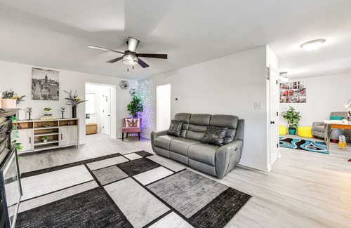 East Highland Park House | Richmond Home w/Deck: 1 Mi to Richmond Raceway!