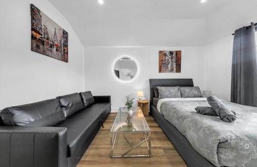 Richmond Villa | Richmond Retreat Steps to MCG & Rod Laver & CBD