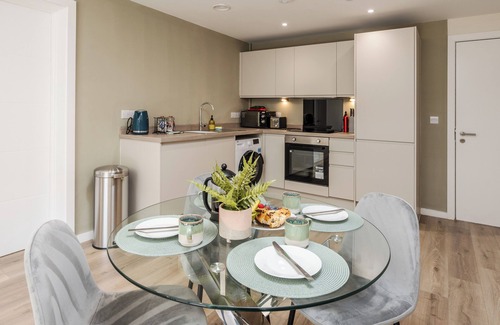 Everton Apartment | Richmond Row Liverpool City Apartment | Secure Parking & EV |