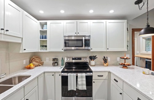 Sugar Grove House | Rickenbacker Ridge sleeps 13 w/heated pool+hot tub+firepit+game room !