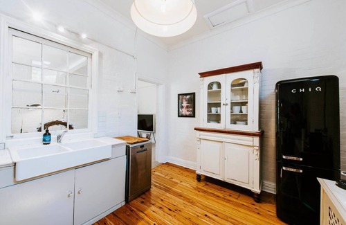 Central Mudgee Apartment | Riddell Cottage A Victorian Hideaway in Town