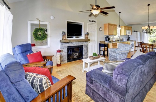 Taylorsville House | Ridge Retreat 42 Sleeps 8 + Crib. NEW HOT TUB