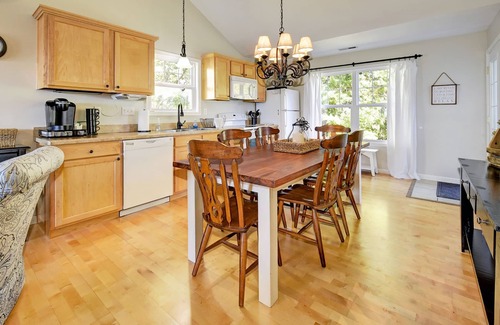 Taylorsville House | Ridge Retreat 42 Sleeps 8 + Crib. NEW HOT TUB