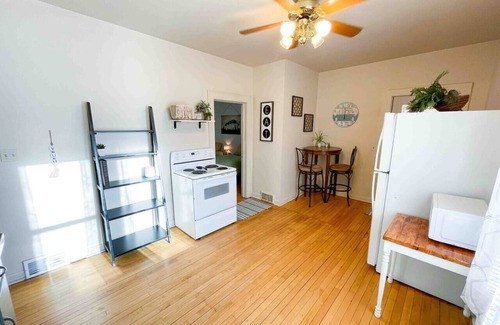 Ironwood House | Ridge Street Cottage for Traveling Professionals 1