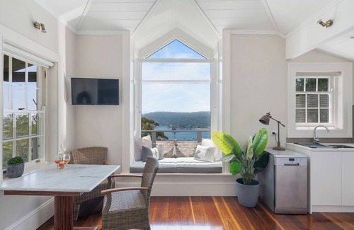 Church Point Cabin | Ridgedale Cottage, Bayview. The perfect romantic retreat!