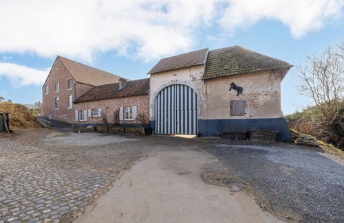 Velm House | Riding School Farm Stay