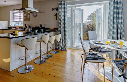 Bishopston House | Ridley Way in the beautiful Swansea